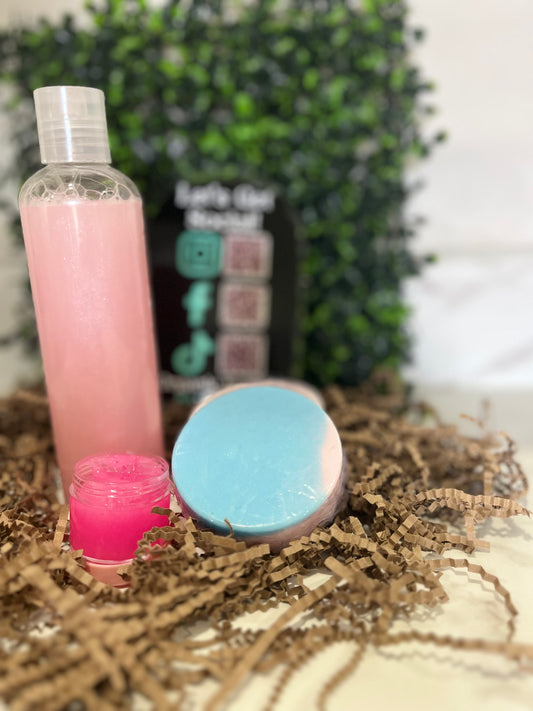 Trío Cotton Candy 🍭– Jabón, Gel de Ducha & Exfoliante Labial
